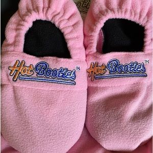 AS SEEN ON TV “HOT BOOTIES” MICROWAVEABLE SLIPPERS FEET WARMERS LADIES PINK OS